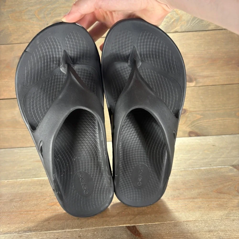OOFOS OOriginal Mens size 10 shoes Black Recovery Slip On flip flop sandals